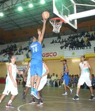 Srinivasan (14) of TN trying to score over the Indian Army players. Photo Courtesy: Tournament Organisers Tamilnadu lost to Indian Army Delhi. (64-70)